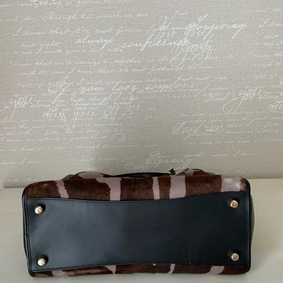 Coach,calf hair and leather top handle
Bag - Picture 7 of 14